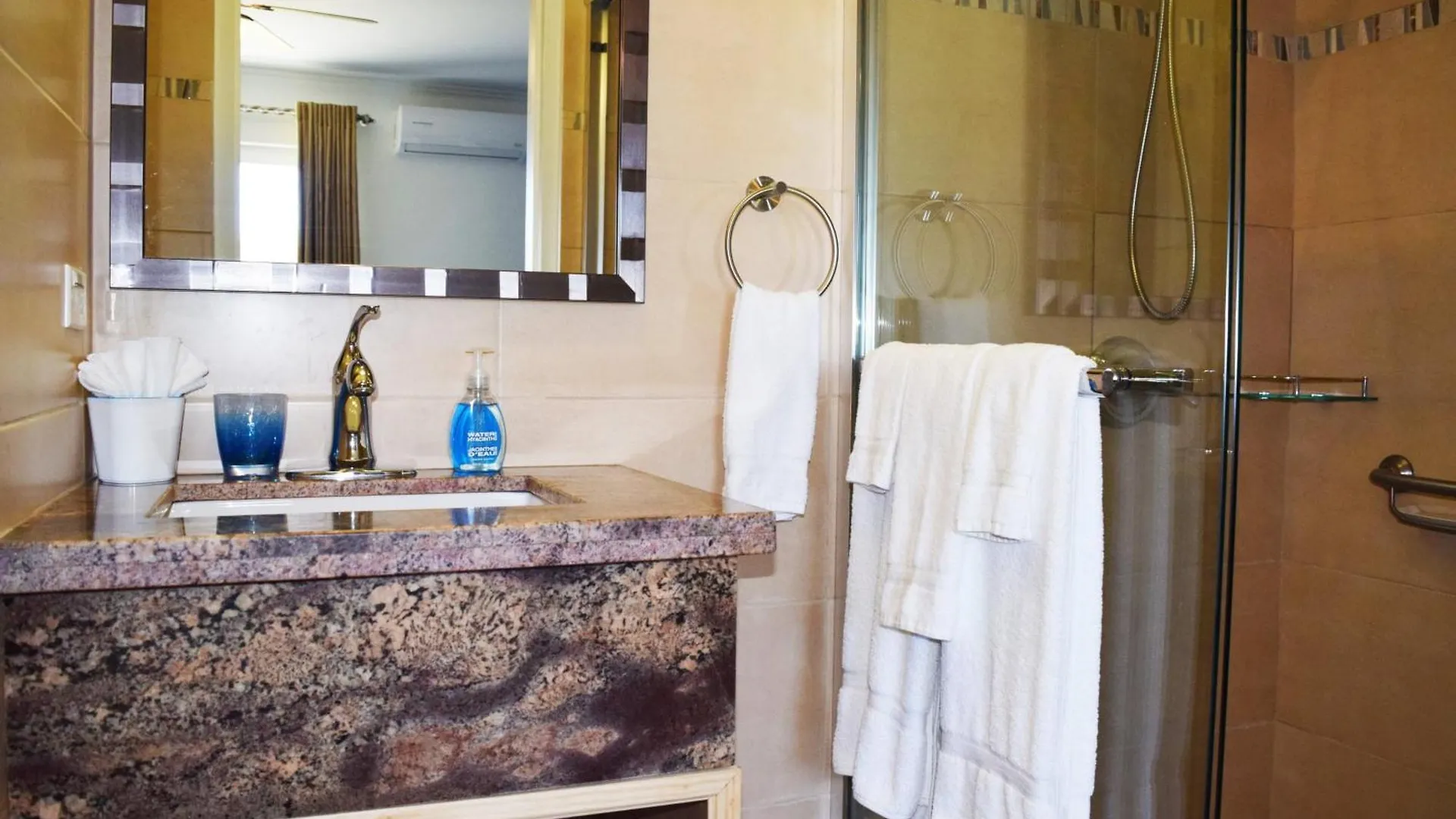 Daire Steps To Eagle Beach Condo #10 Palm Beach
