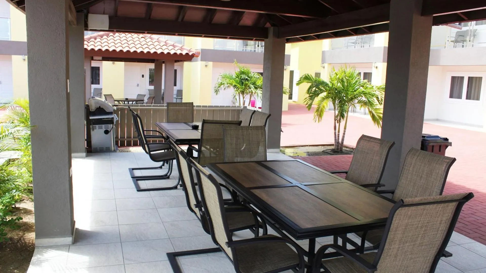 Steps To Eagle Beach Condo #10 Palm Beach Daire
