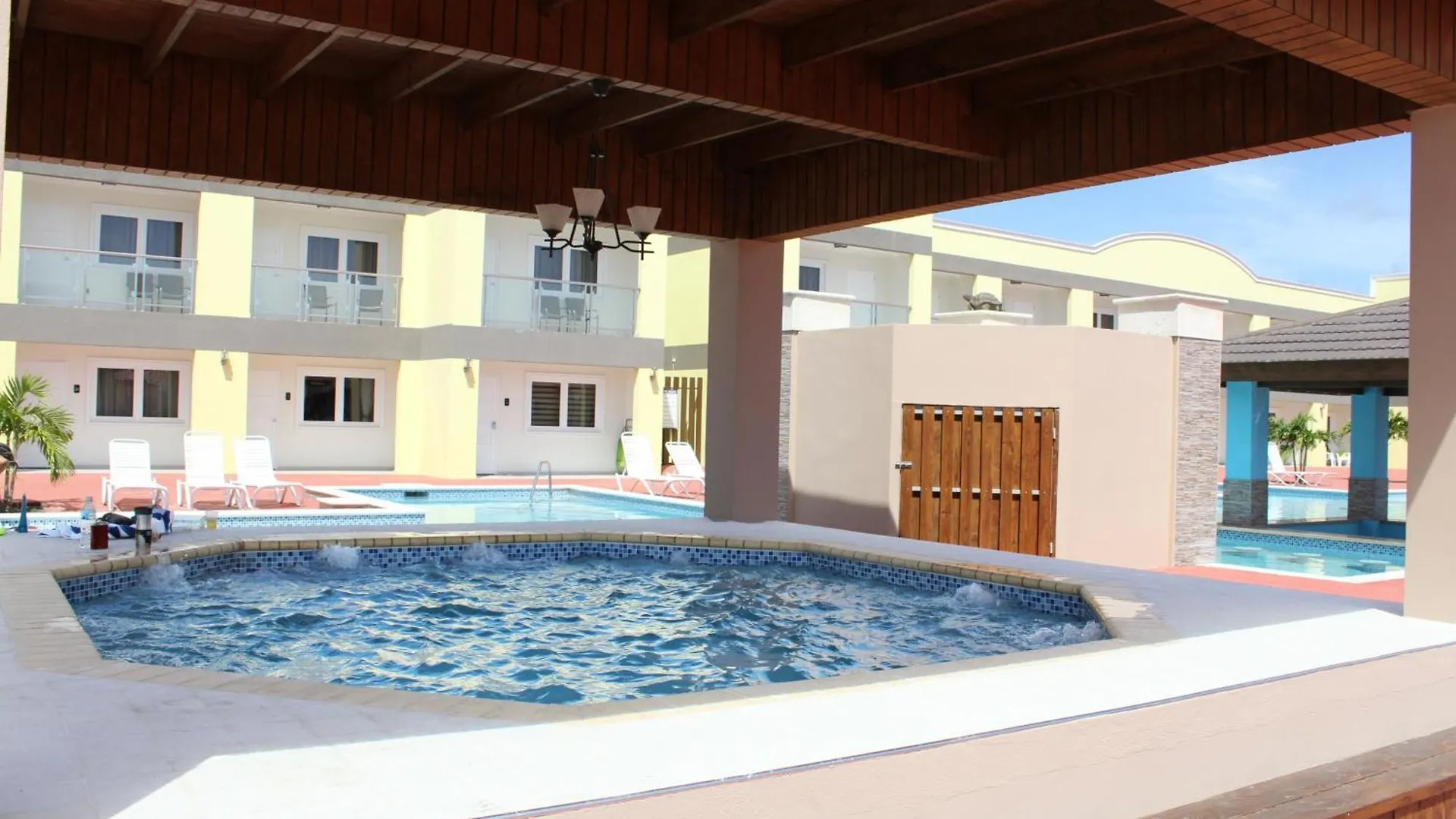 פאלם ביץ' Steps To Eagle Beach Condo #10 דירה פאלם ביץ'